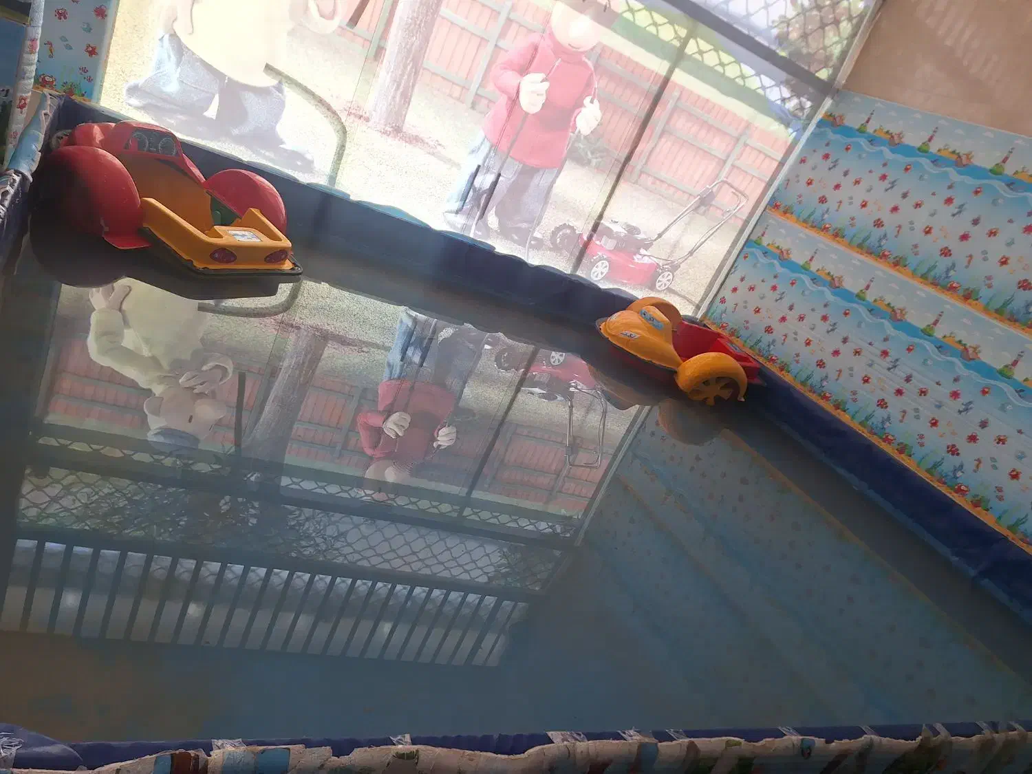 استخر خانگی .خانه بازی به همراه دوعدد  قایق|اسباب‌‌بازی|زارچ, |دیوار