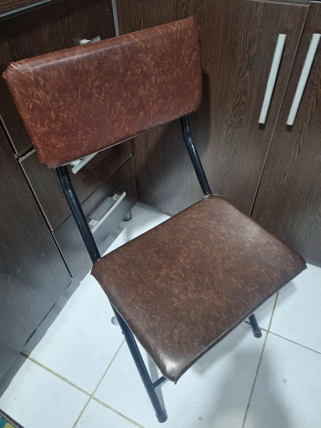 صندلی فلزی|صندلی و نیمکت|فولادشهر, فولادشهر|دیوار