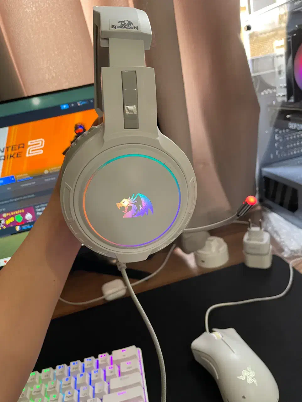 هدفون گیمینگ Redragon white سفید کاملا نو|قطعات و لوازم جانبی رایانه|کرج, کمال‌شهر|دیوار