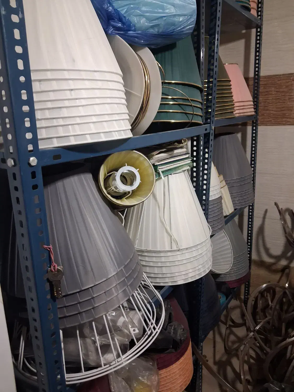 حراج عمده شید و وسایل و قطعات آباژور تعداد بالا|چراغ خواب و آباژور|تهران, اتابک|دیوار