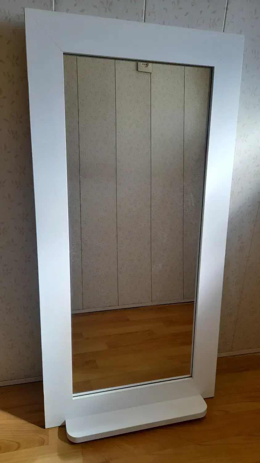 آینه با شلف|آینه|نیشابور, امین اسلامی|دیوار