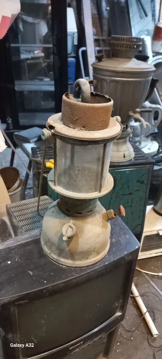 چراغ زنبوری|کلکسیون اشیاء عتیقه|آستانه اشرفیه, |دیوار