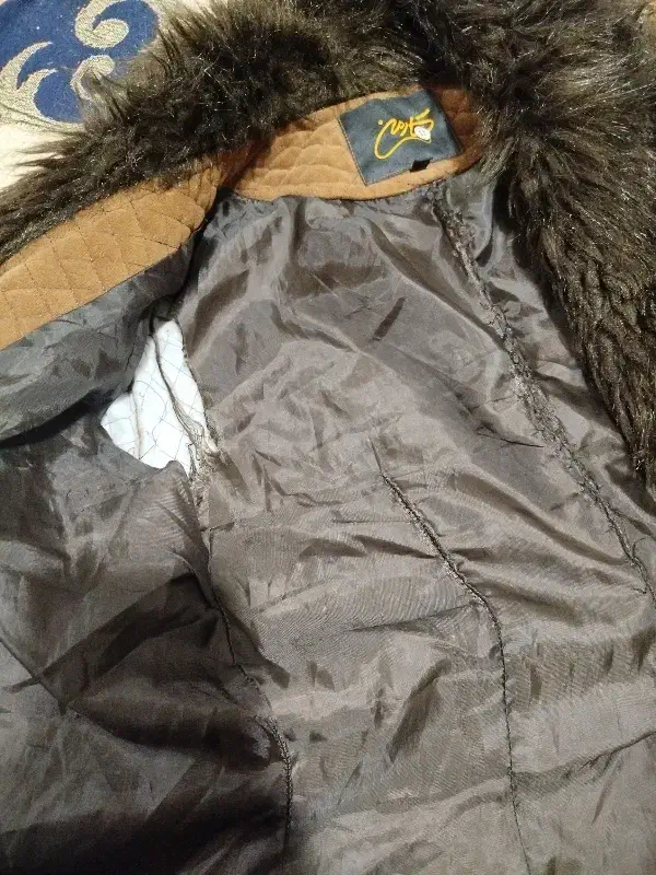 پالتو|لباس|اراک, |دیوار