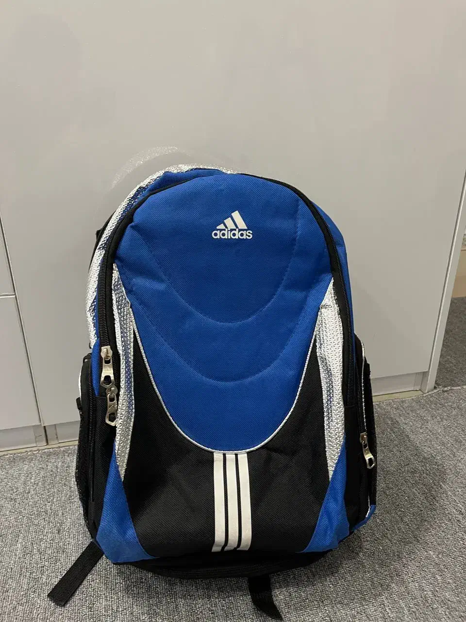 کوله پشتی آدیداس نو|کیف، کفش، کمربند|قم, باجک دو|دیوار