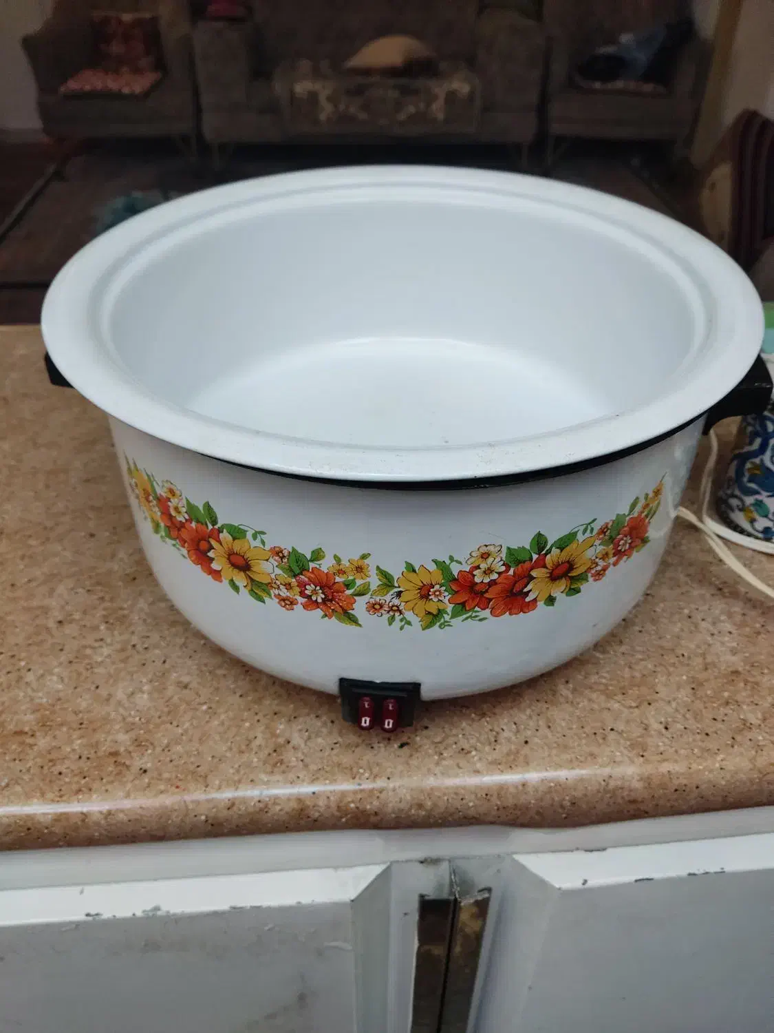 آرامپز تازه و نو|ظروف پخت‌وپز|سنندج, |دیوار