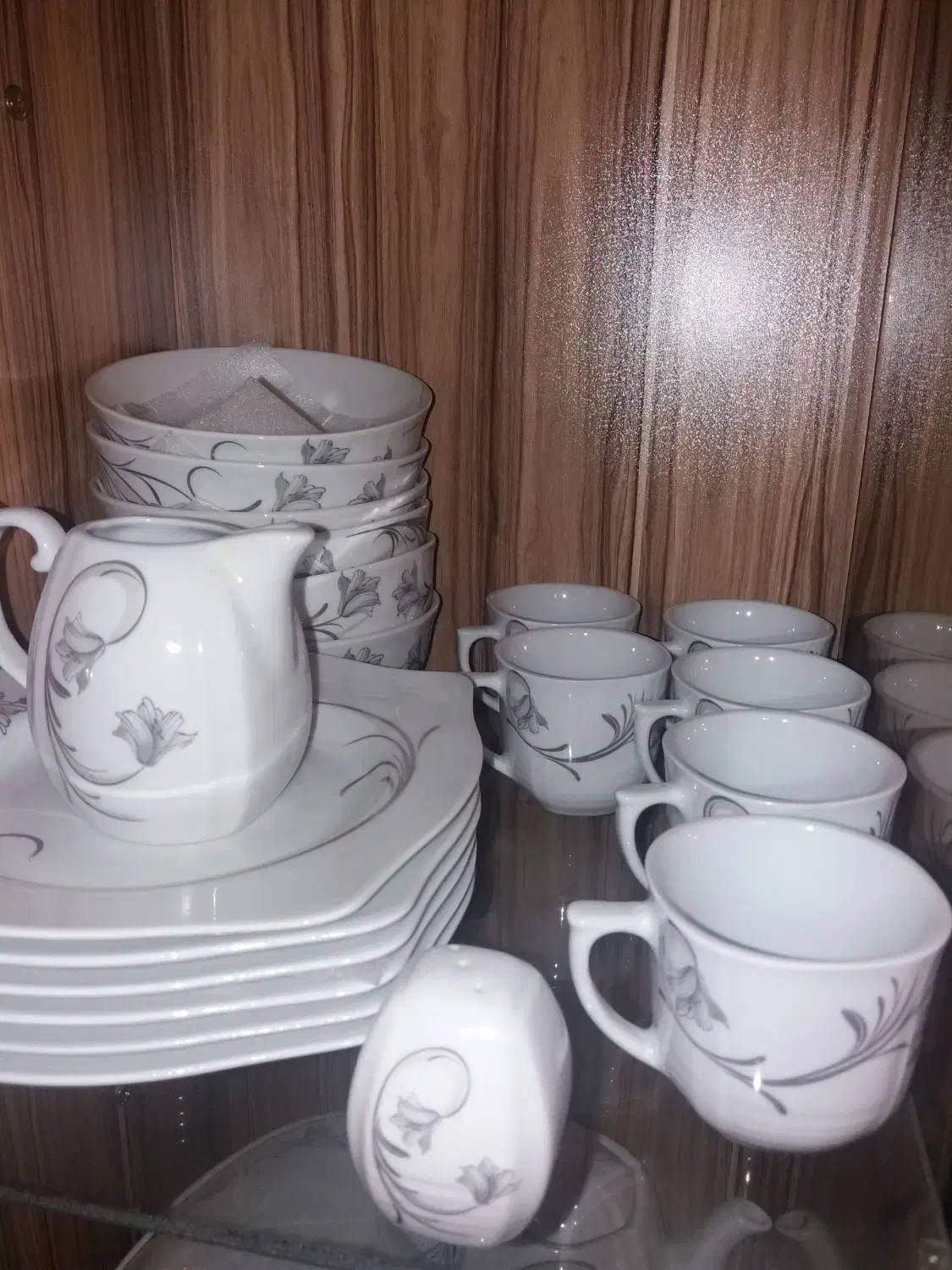 سرویس چینی توس ۵۸ تیکه  و فلاسک چای نو|ظروف سرو و پذیرایی|ارومیه, |دیوار