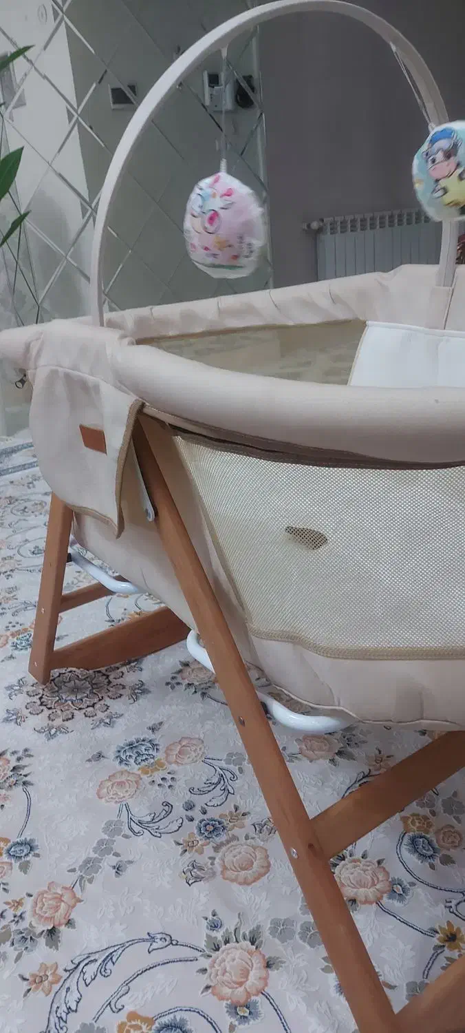 تخت خواب وگهواره ی نوزادو شیرخوار|تخت و صندلی بچه|قدس, شهر‌قدس|دیوار