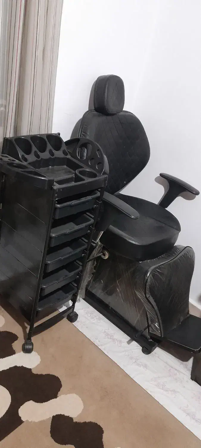 صندلی آرایشگاه  به همراه میز ترولی ۷ کشو سالم|آرایشگاه و سالن‌های زیبایی|چالوس, |دیوار