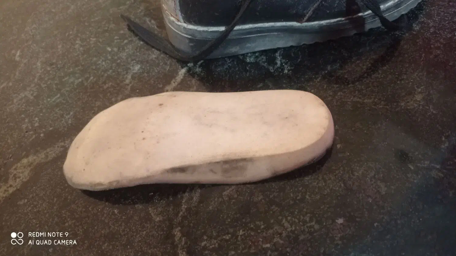 کفش مختص بچه های کف پا صاف شماره 22 با کفی|کفش و لباس بچه|خنج, |دیوار