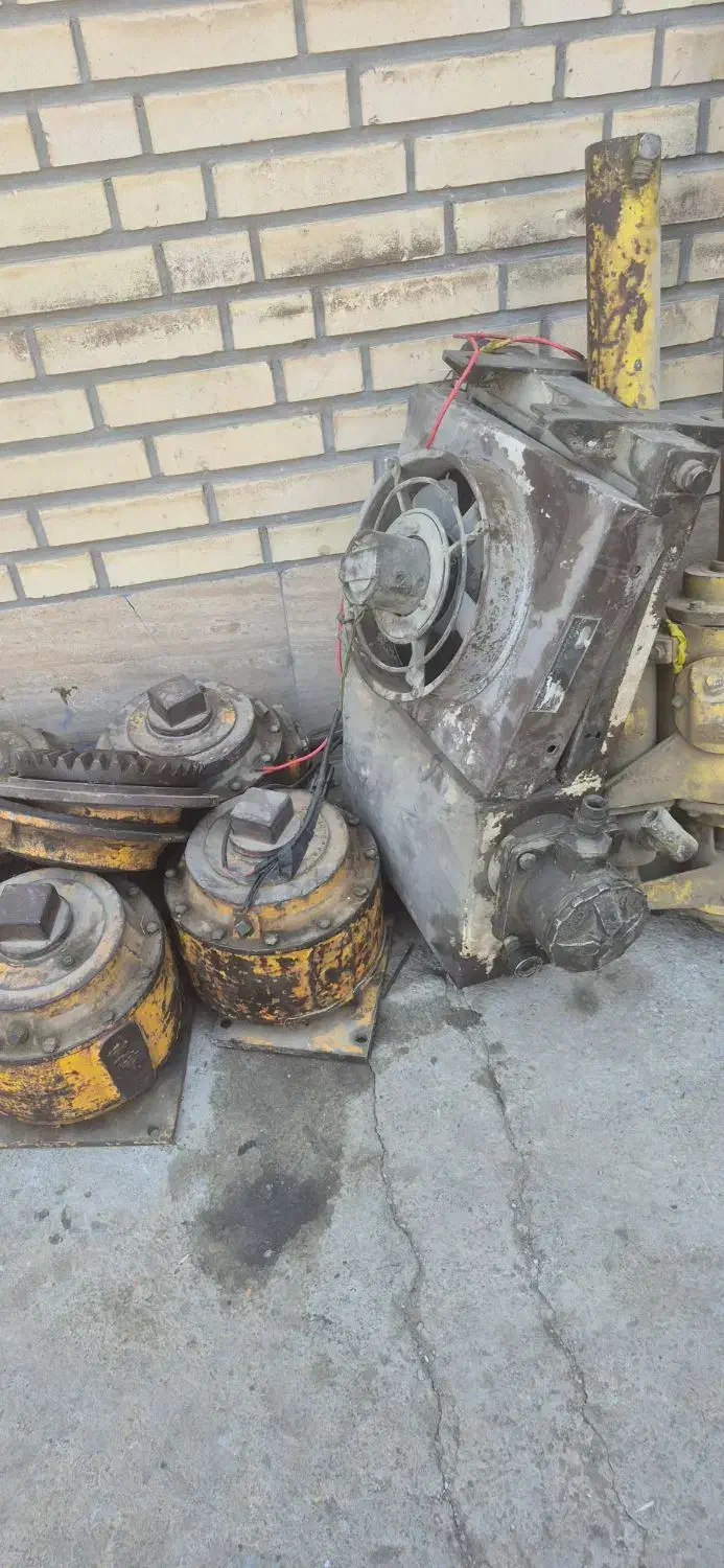 فروش گیربکس های صنعتی و موتور های دیزلی|ماشین‌آلات صنعتی|رباط‌کریم, آدران|دیوار