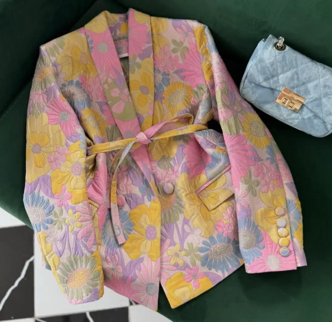 کت ژاکارد|لباس|رشت, دیلمان|دیوار