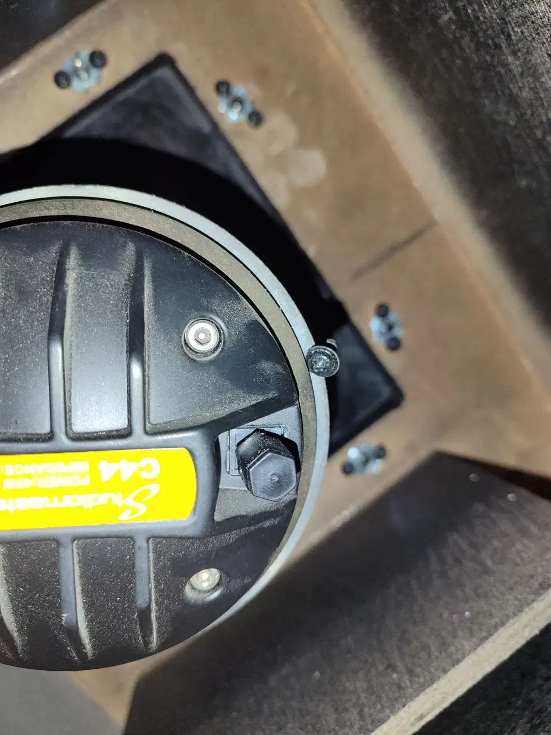 باند پسیو استریومستر|صوتی و تصویری|گلوگاه, |دیوار