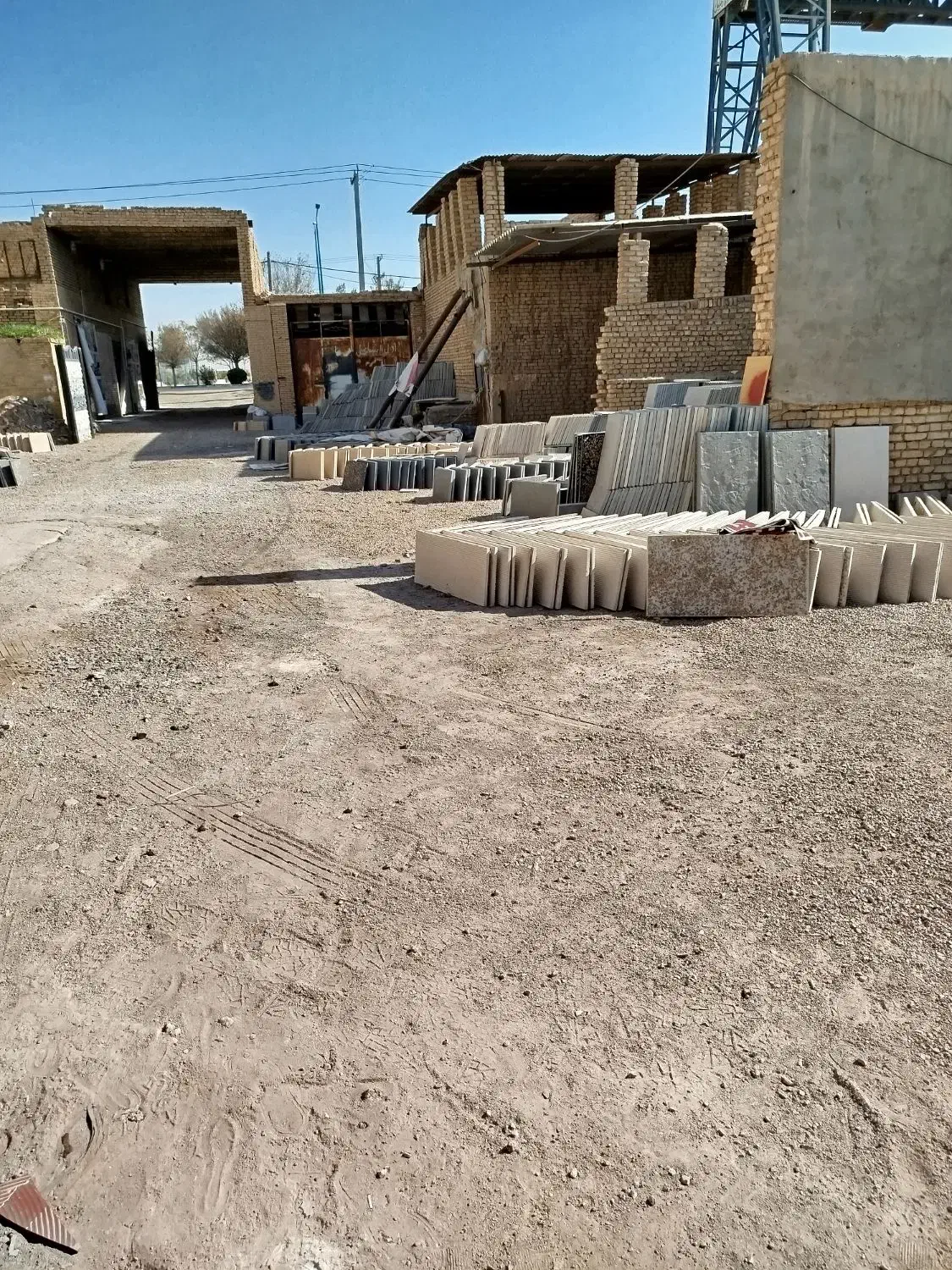 استخدام کارگر ساده جهت تولید موزاییک پلیمری|استخدام معماری، عمران و ساختمانی|یزد, |دیوار