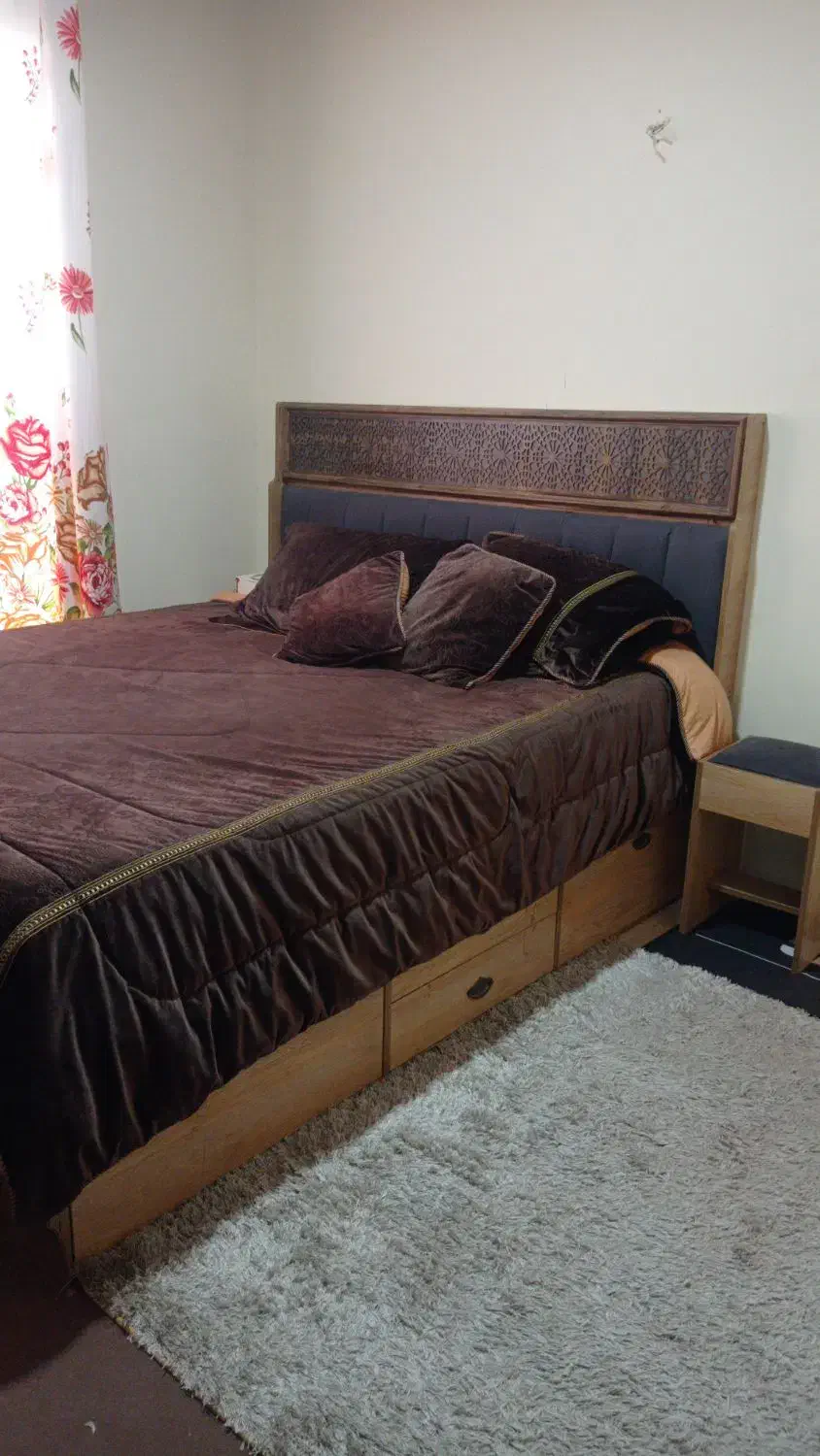 تخت دو نفره|تخت و سرویس خواب|نور, |دیوار