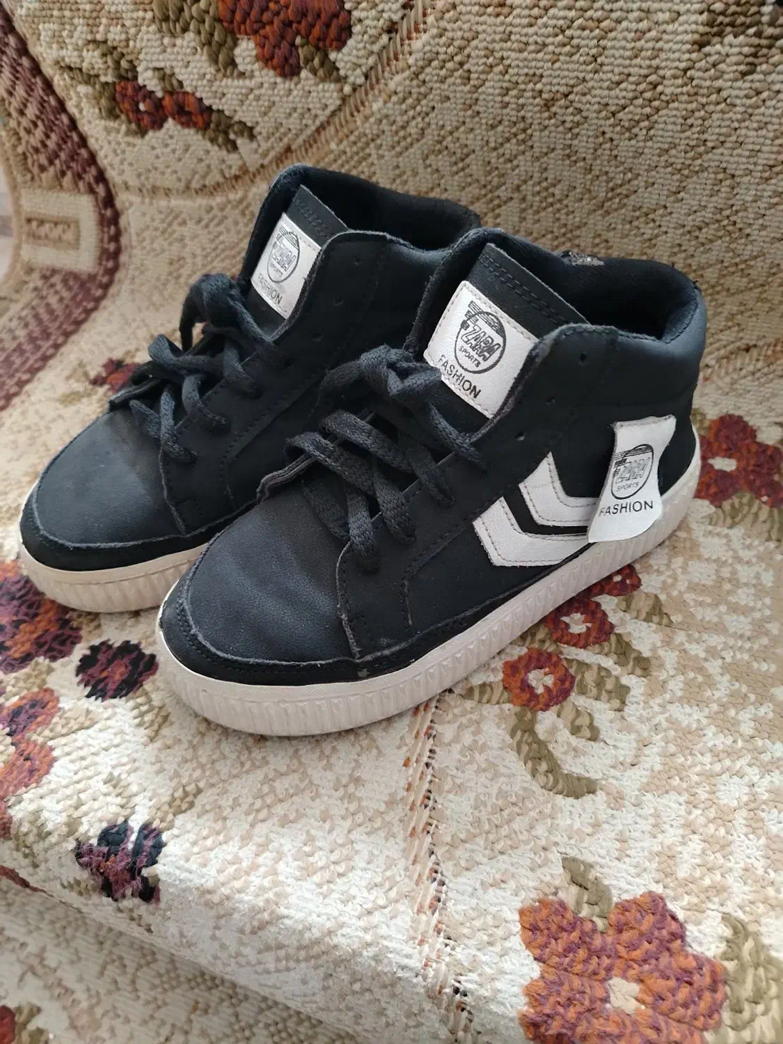 کفش اسپرت|کیف، کفش، کمربند|آبکوه, |دیوار