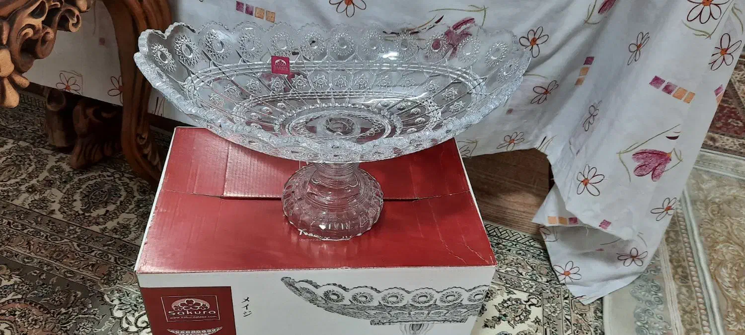 میوه خوری نو، بیضی شکل و همراه با کارتون|ظروف سرو و پذیرایی|خمینی‌شهر, |دیوار