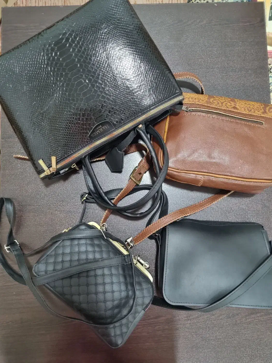 کیف|کیف، کفش، کمربند|آستانه اشرفیه, |دیوار