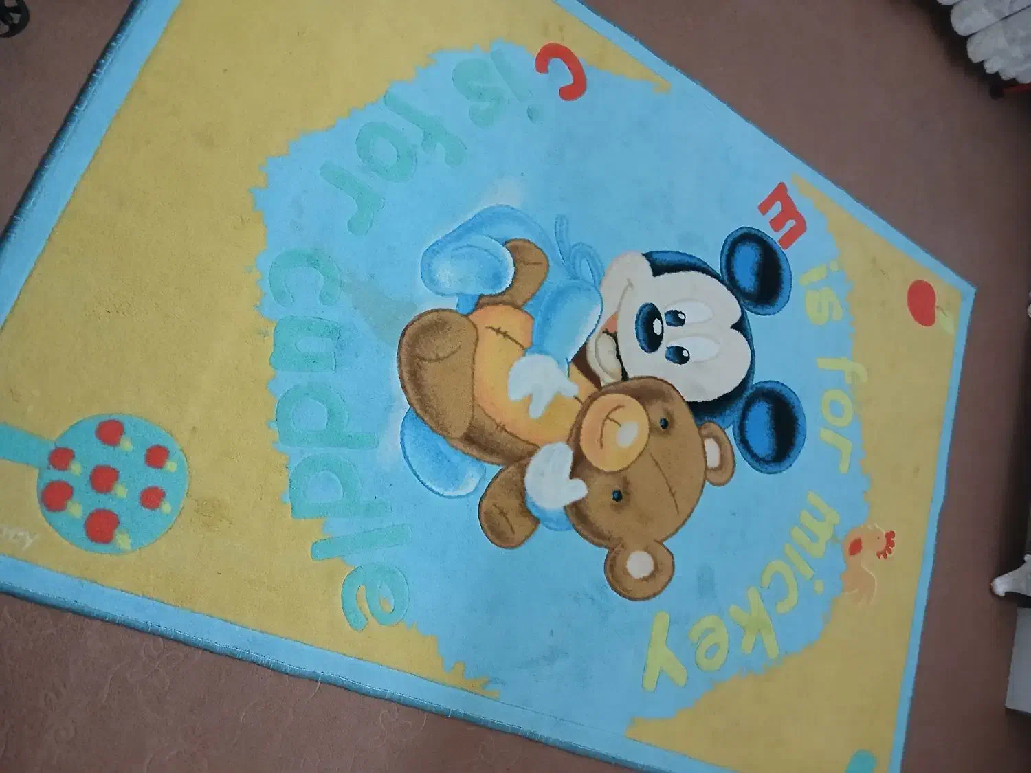 فرش اتاق بچه سالم بدون پارگی تخفیف هم داره|فرش|ری, فیروزآبادی|دیوار