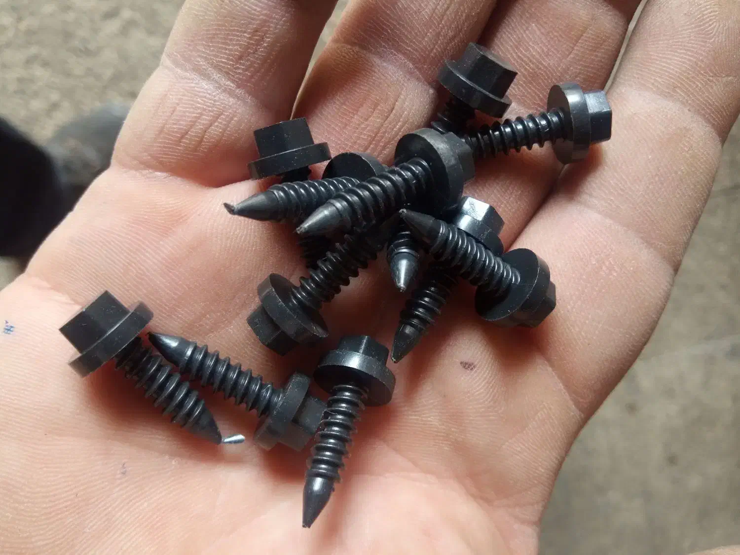 پیچ خودکار ABS مشکی دنده درشت|عمدهفروشی|اصفهان, قهجاورستان|دیوار