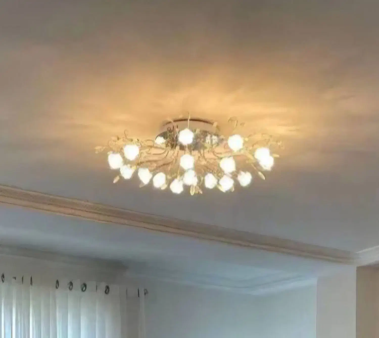 لوستر|لوستر و چراغ آویز|بندر انزلی, آذربایجان|دیوار