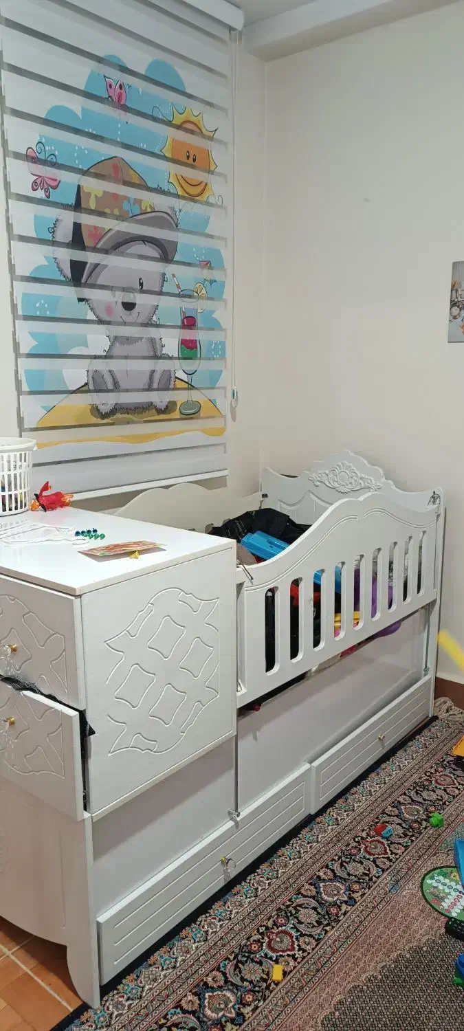 تخت و کمد بچه و صندلی بچه یا صندلی کودک|تخت و صندلی بچه|کرمانشاه, |دیوار