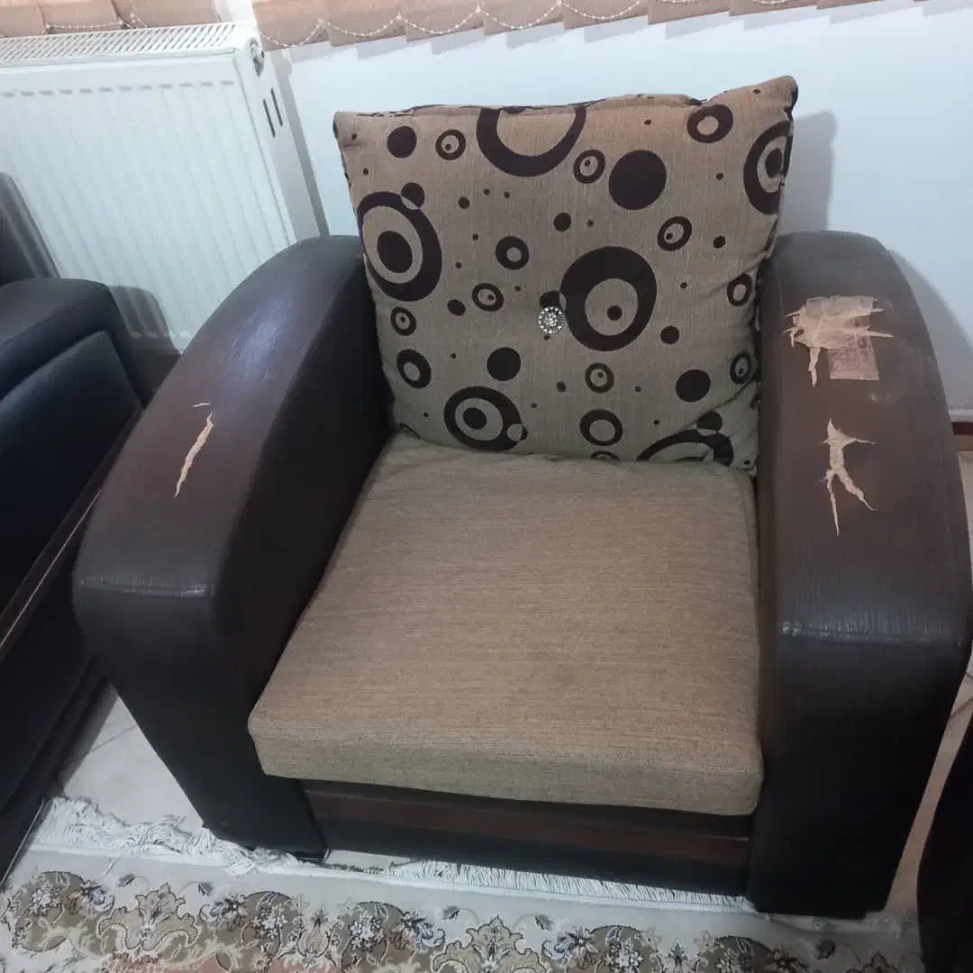 مبلمان  و میز عسلی ۴ نفره شیک رنگ شکلاتی|مبلمان خانگی و میز عسلی|فولادشهر, فولادشهر|دیوار