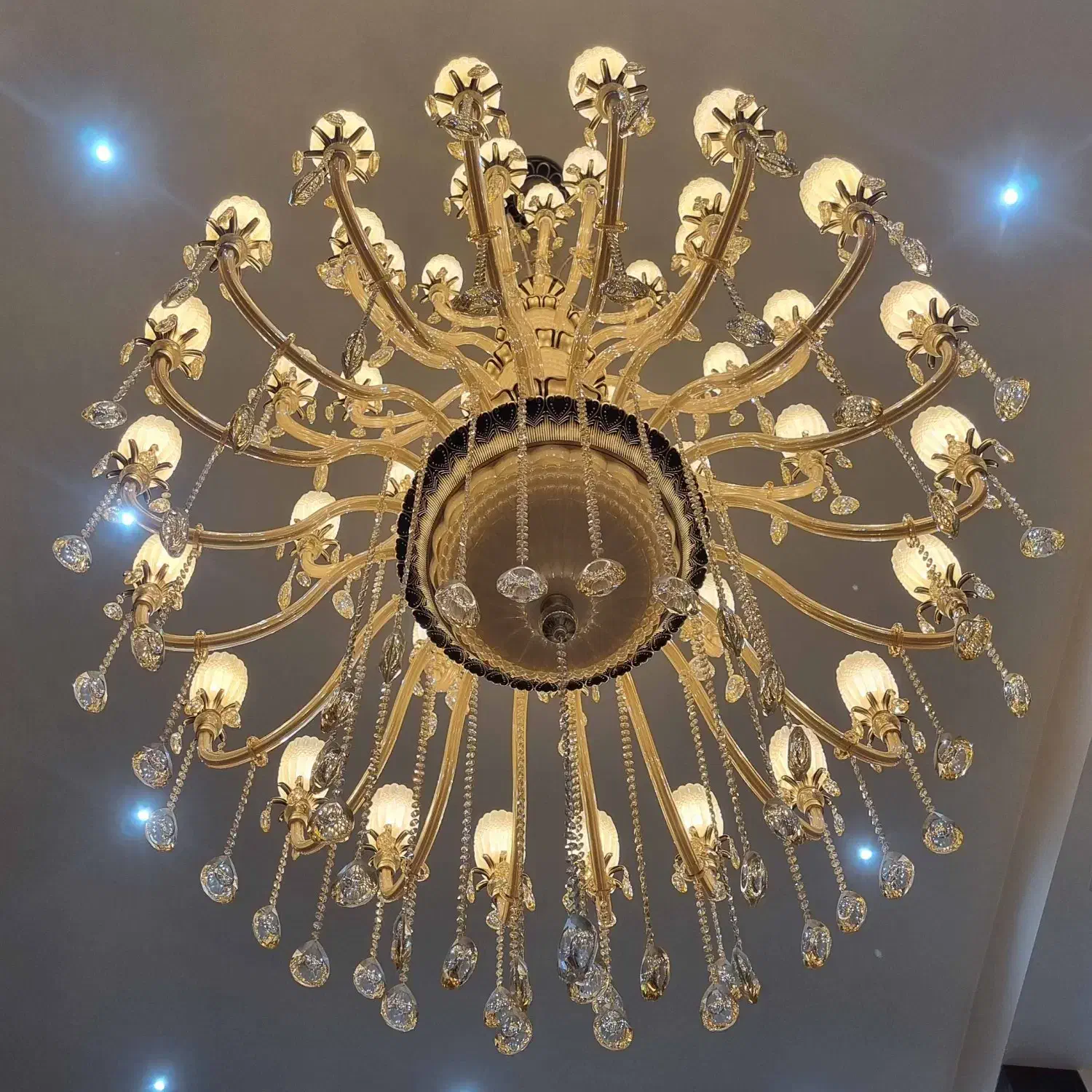 لوستر 46 شاخه واردتی|لوستر و چراغ آویز|اصفهان, طامه|دیوار