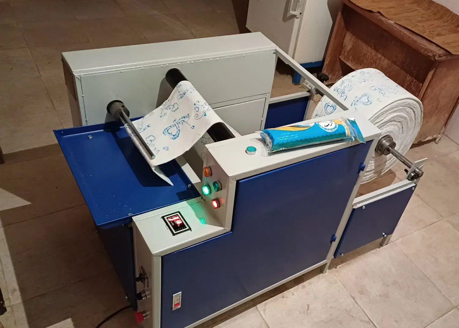 دستگاه سفره یکبار مصرف|ماشین‌آلات صنعتی|قلعه شاهین, |دیوار