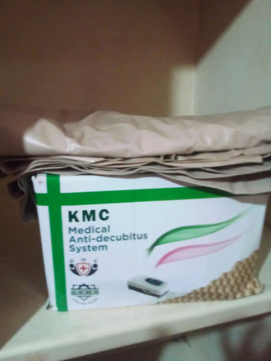 تخت بیمارستانی نو  و تشک مواج نو|تخت و سرویس خواب|رشت, چله خانه|دیوار