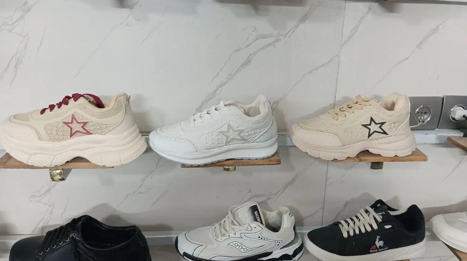 کفش والیبال دوتیکه زنانه|ورزش‌های توپی|سبزوار, شهرک ابوذر|دیوار