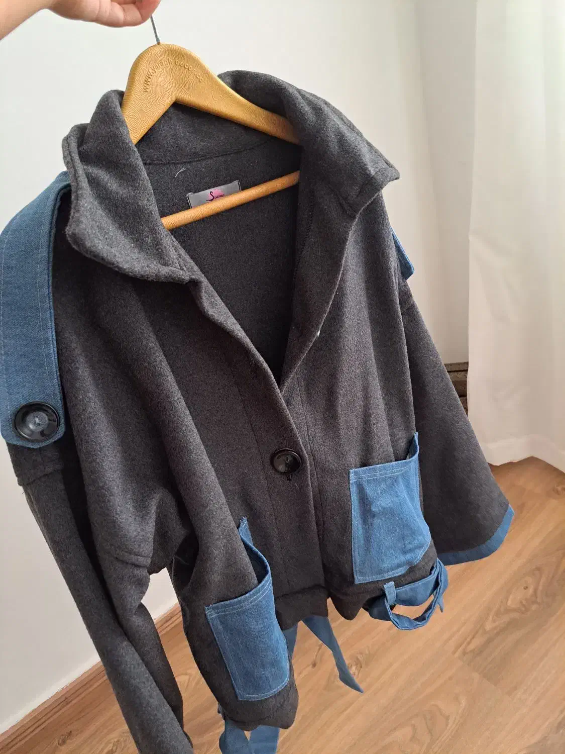 پالتو|لباس|اردبیل, |دیوار