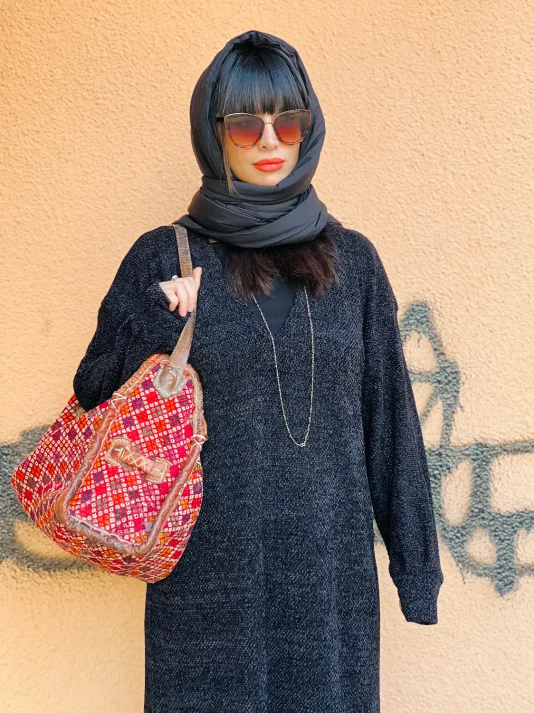 کفتان( پیراهن ) بافت|لباس|شاهین‌شهر, شهرک منازل چوبی|دیوار