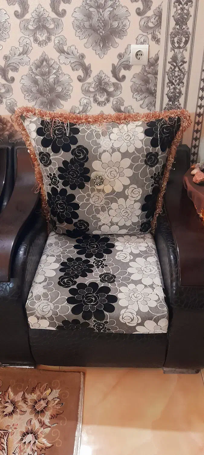 فروش فوری مبلمان ۱۰ نفره به همراه میز تلوزیون ...|مبلمان خانگی و میز عسلی|آمل, |دیوار