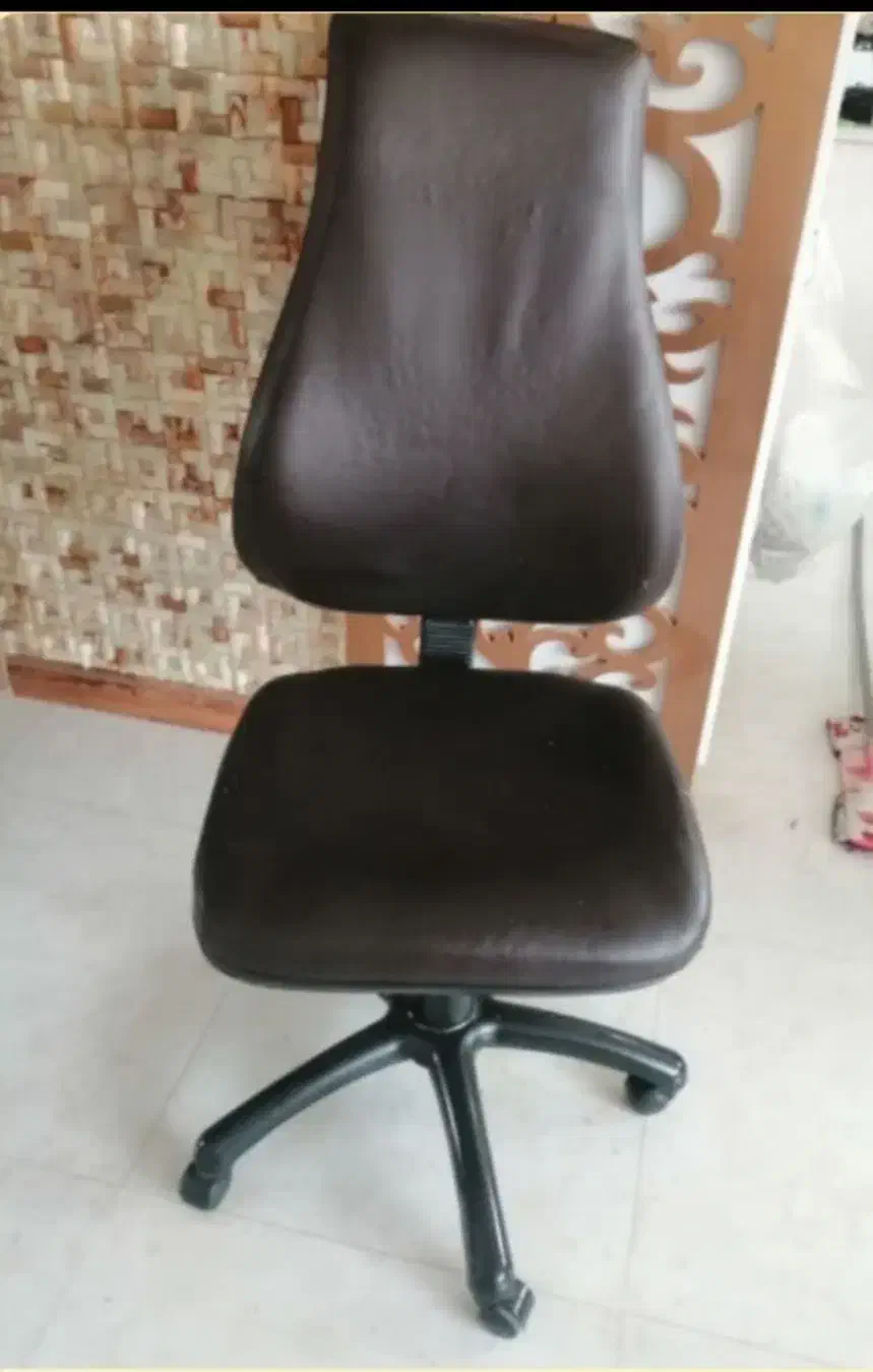 صندلی محکم جک دار وتمیز درحدنو باقیمتی مناسب|مبلمان اداری|خمینی‌شهر, |دیوار