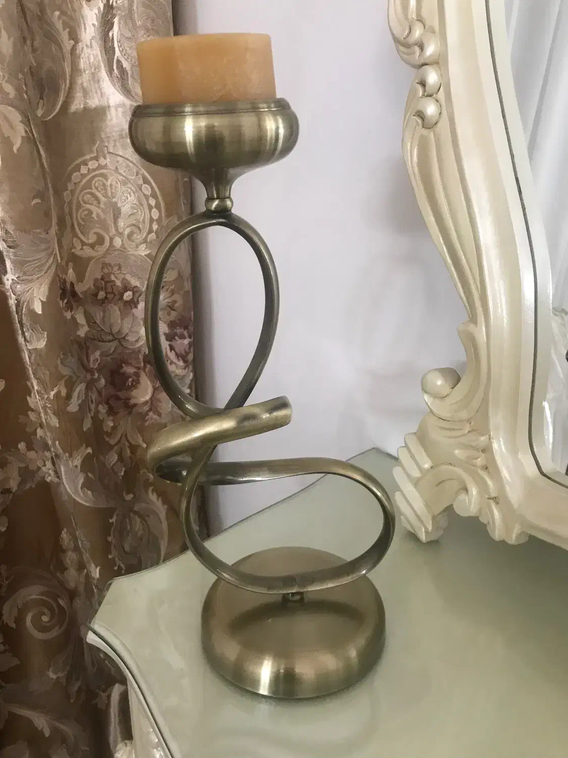 شمعدان پایه دار رو میزی برنجی جاشمعی طلایی|صنایع دستی و سایر لوازم تزئینی|تهران, اکباتان|دیوار