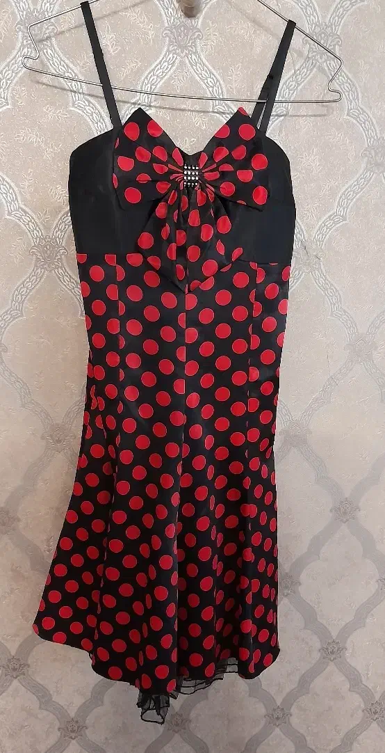 لباس مجلسی|لباس|قدس, شهرقدس|دیوار