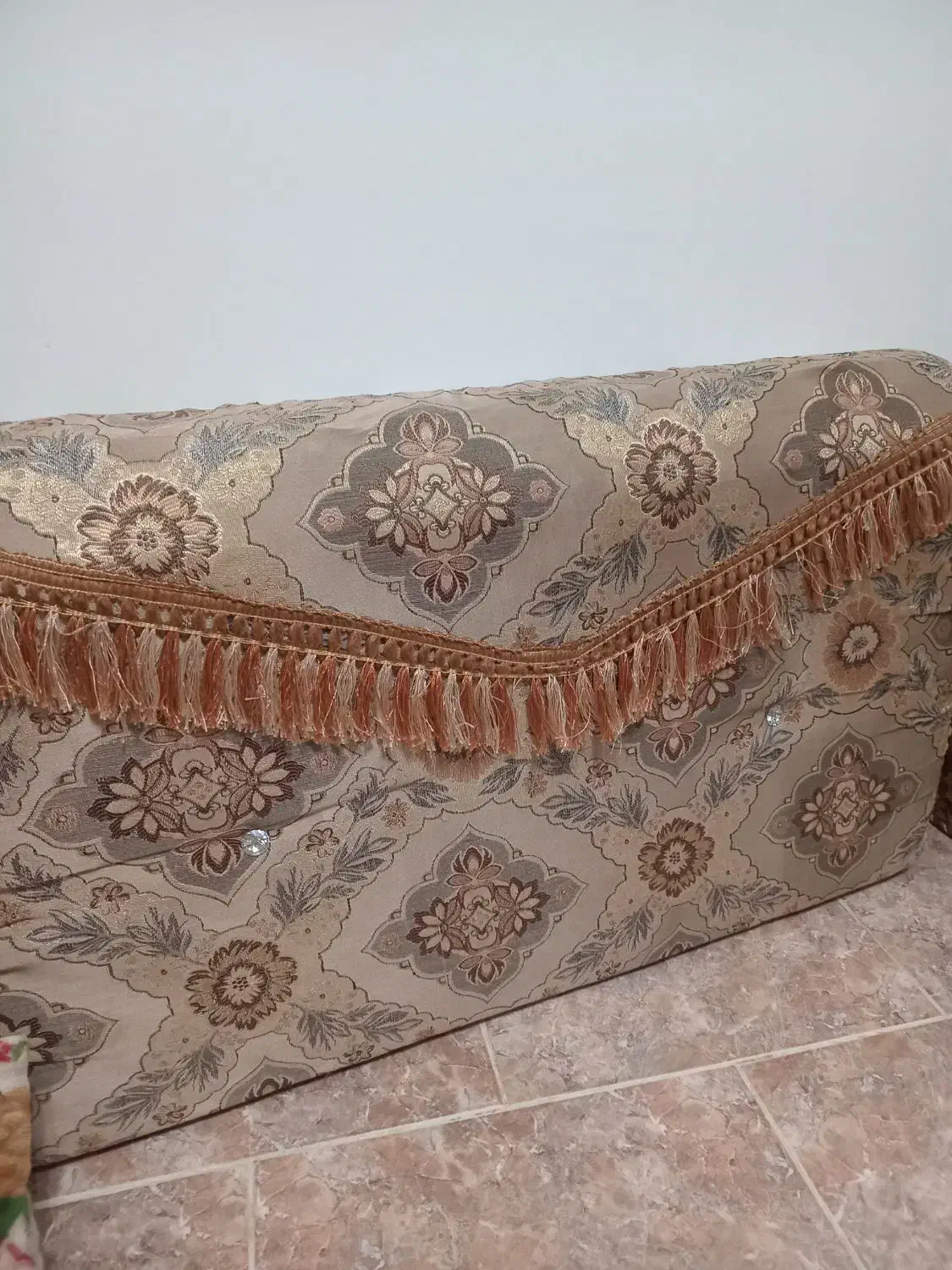 دوعدد پشتی دیواری در حد نو|پشتی|لاهیجان, لاشیدان|دیوار