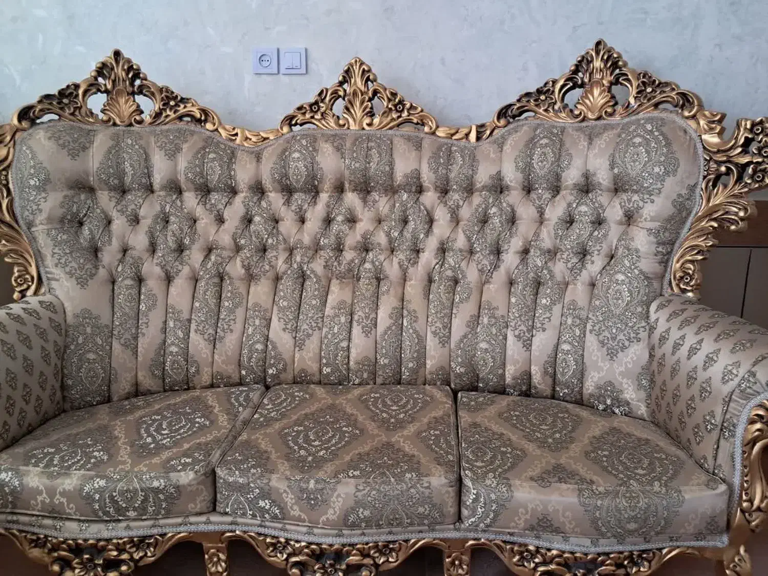 مبل سلطنتی ۷نفره|مبلمان خانگی و میز عسلی|خواف, |دیوار