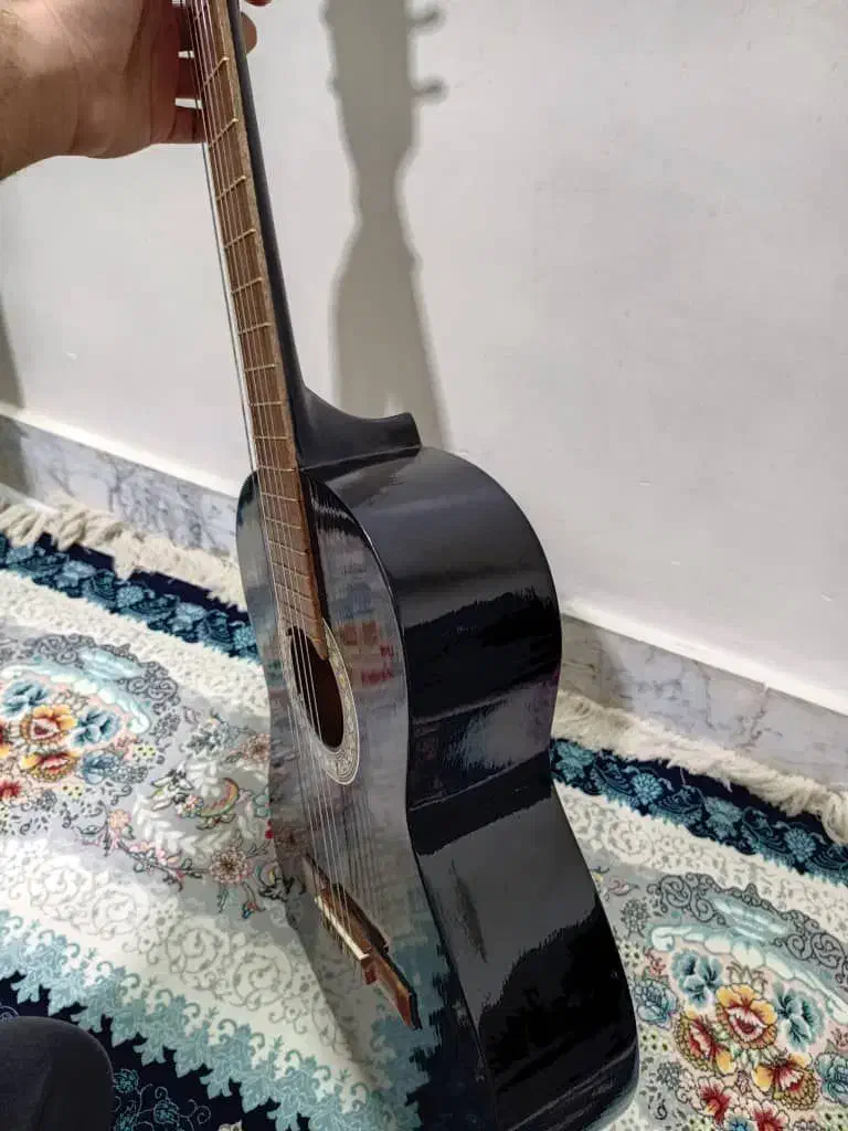 گیتار کلاسیک|گیتار، بیس، امپلیفایر|پرند, فاز ۶|دیوار