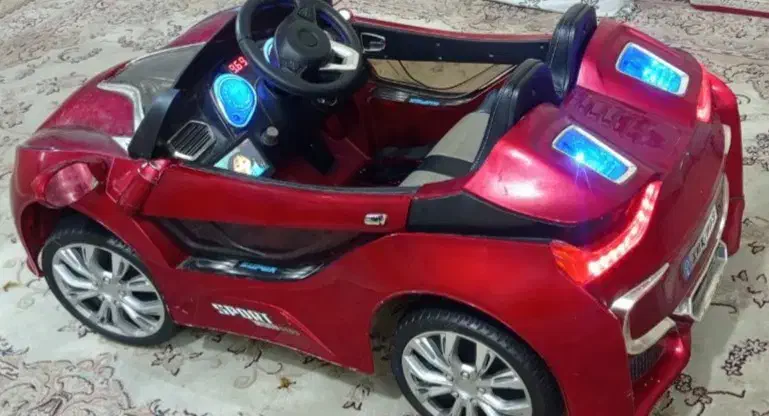 ماشین شارژی خوشکل|اسباب‌بازی بچه|شیراز, اصلاح‌نژاد|دیوار