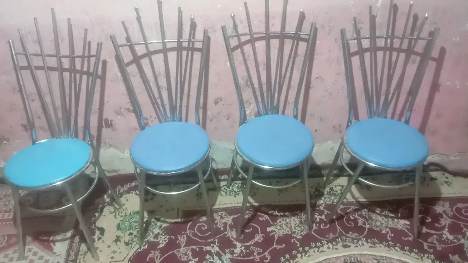 صندلی ها سالم و نو هست|صندلی و نیمکت|زهک, |دیوار