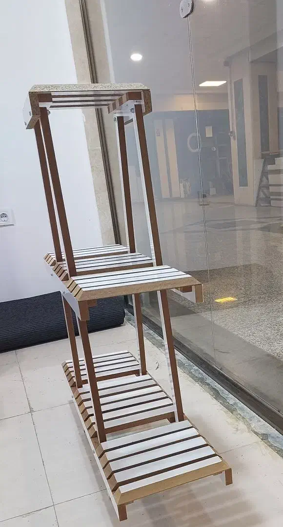 استندگلدان چوبی سفید رنگ سه طبقه نو|صنایع دستی و سایر لوازم تزئینی|گرگان, |دیوار