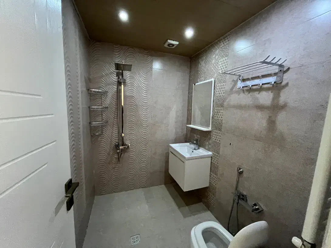 ۱۳۰ متر /۳ خواب /روبه آفتاب / هجرت/ تخلیه