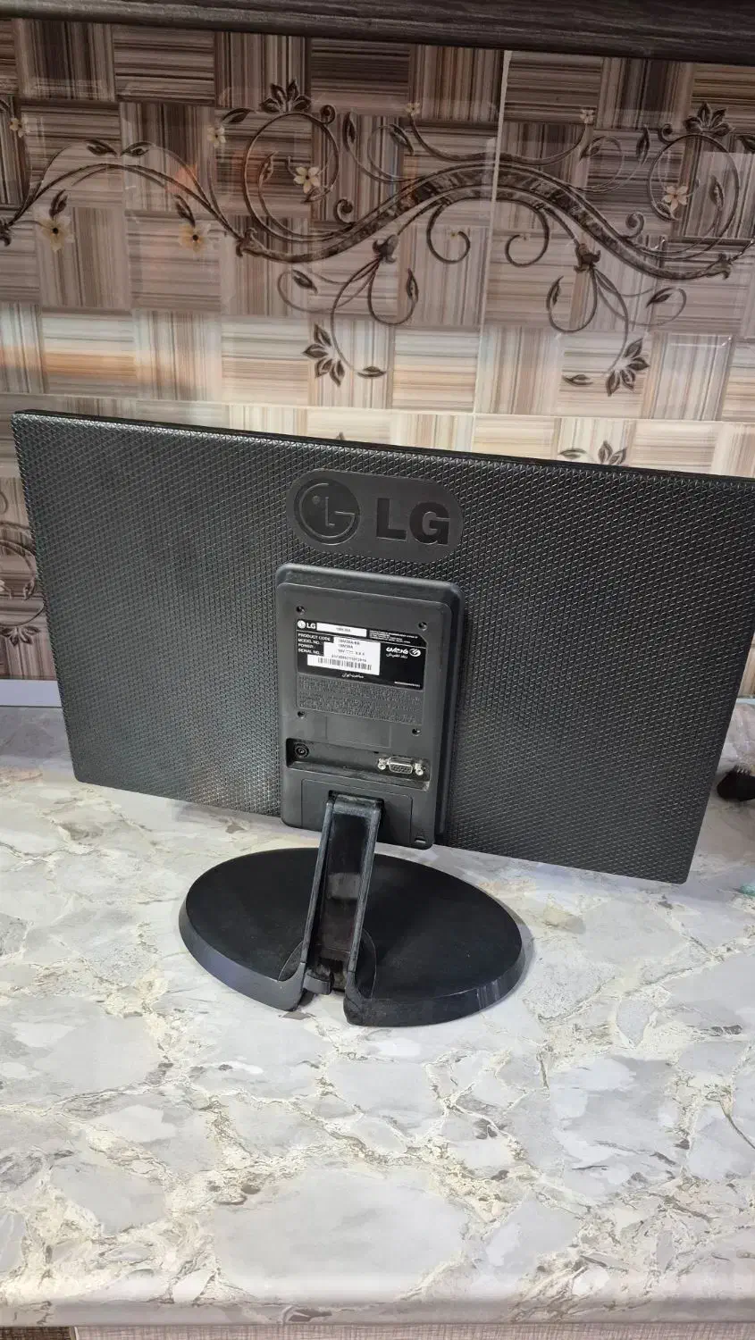 فروش دو عدد مانیتور کاملا سالم|قطعات و لوازم جانبی رایانه|خمین, |دیوار