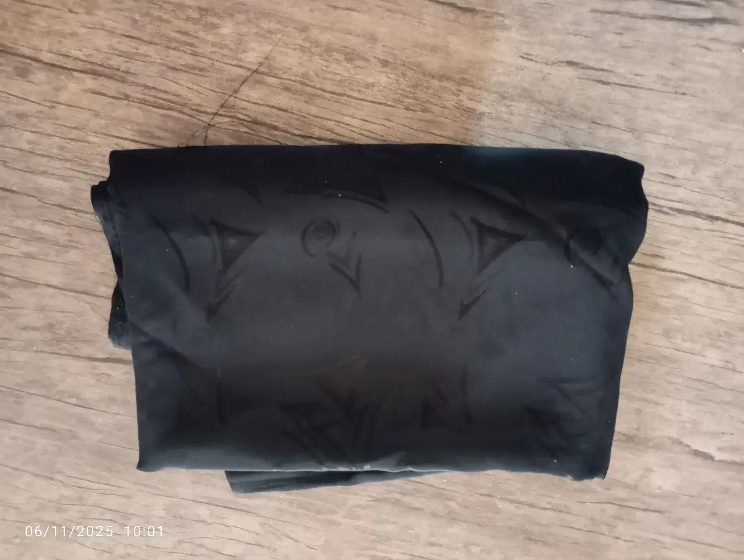 پارچه چادری مشکی|لباس|برخوار, |دیوار