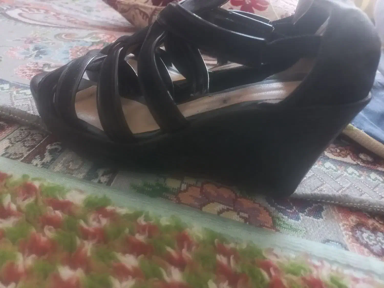 کفش مجلسی|کیف، کفش، کمربند|نیشابور, مازول|دیوار