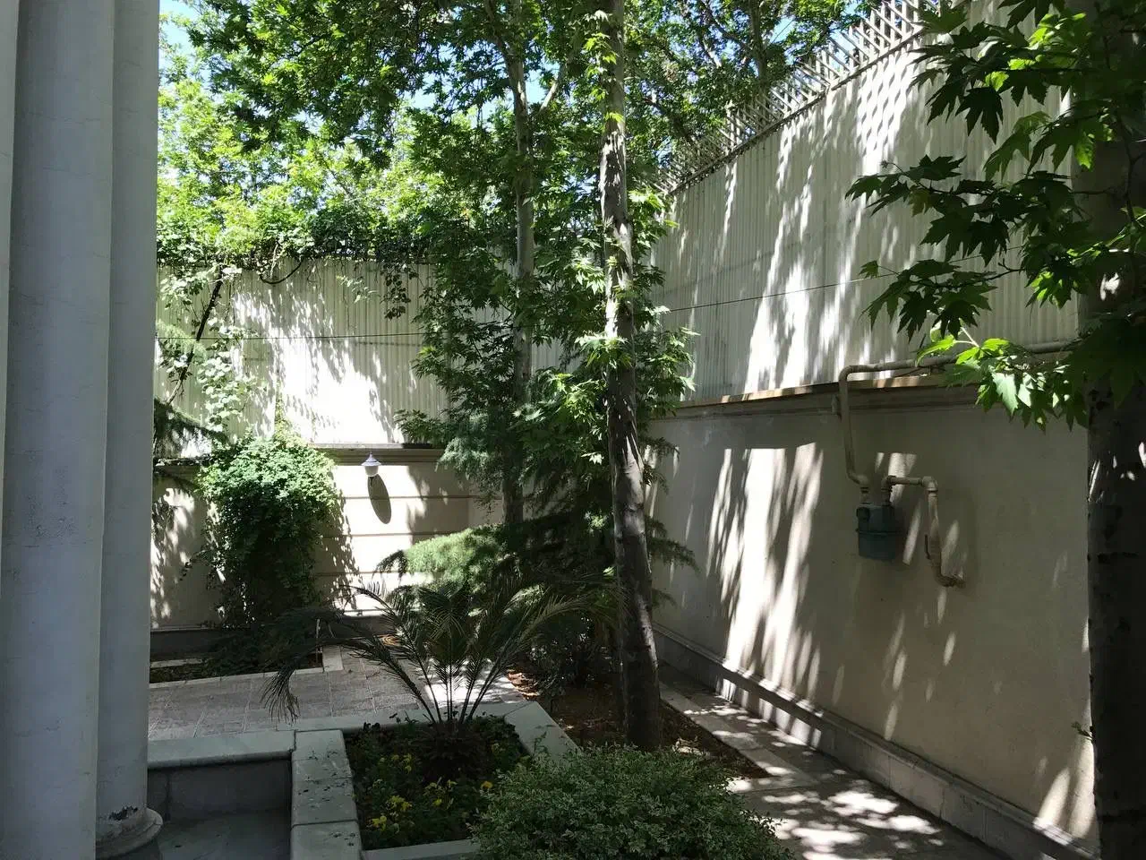 ویلایی ۱۴۰۰متر زمین / ۸۰۰متر بنا تریبلکس / رویایی