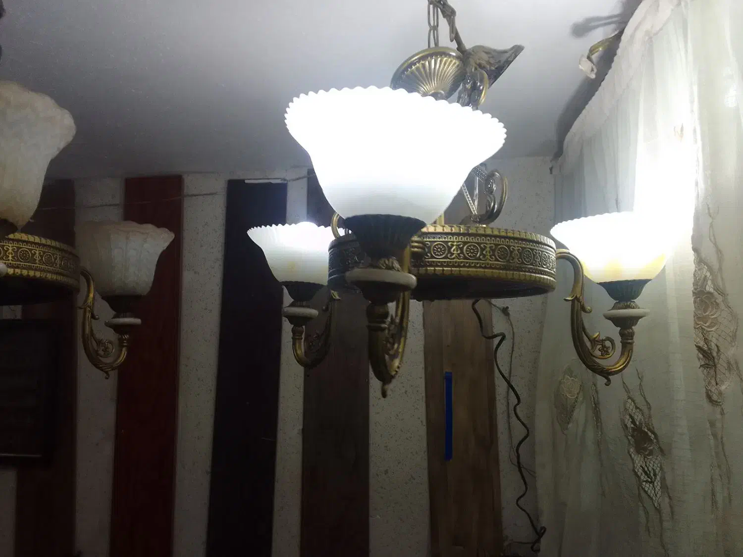 لوستر ۳ شاخه طرح برنز بدون خط وخش|لوستر و چراغ آویز|تهران, دانشگاه شریف|دیوار