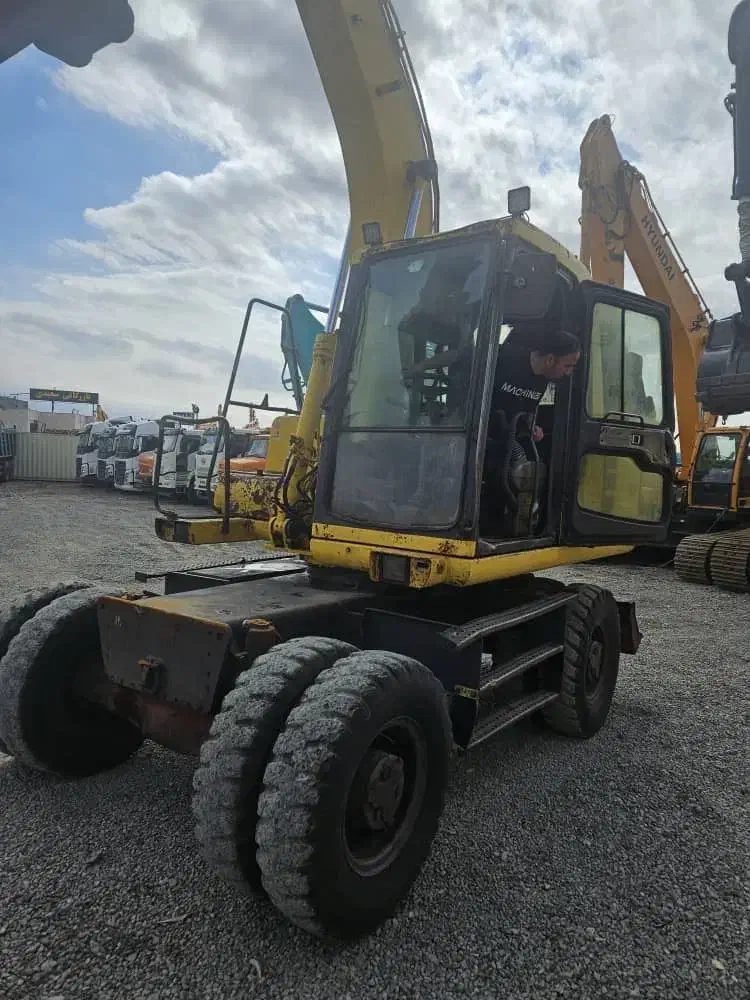 بیل لاستیکی کوماتسو ۱۳۰|خودرو سنگین|تهران, بلوار کشاورز|دیوار