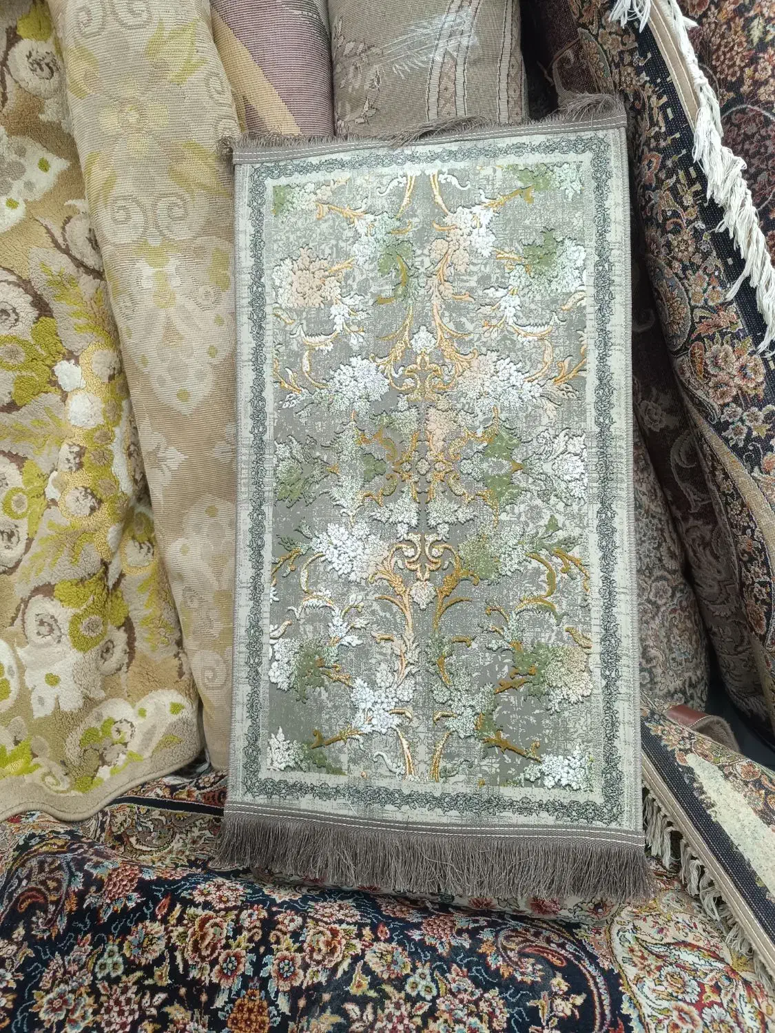 انواع پشتی نو و دست دووم|پشتی|سنندج, |دیوار